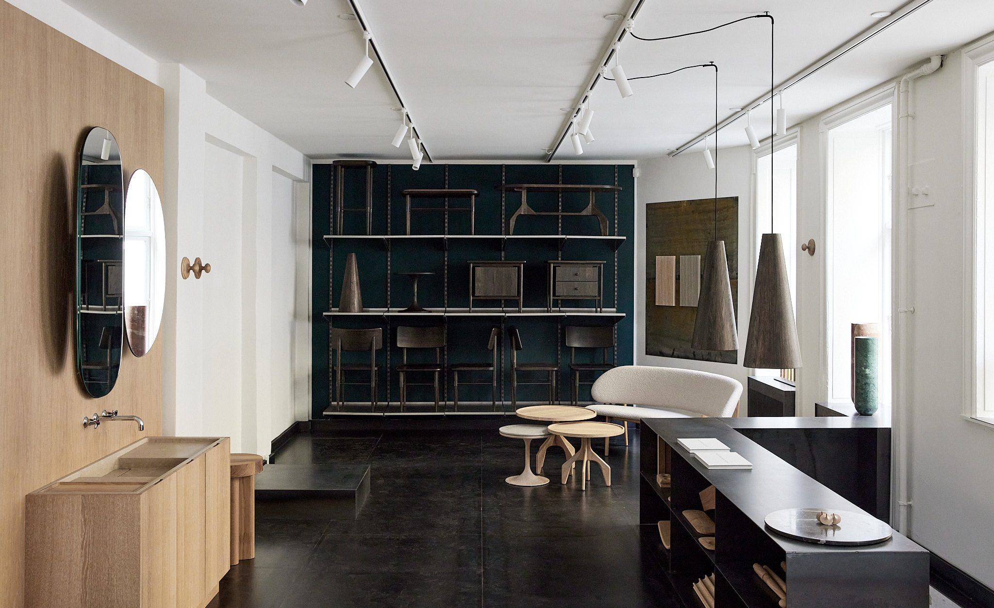 Malte Gormsen showroom med møbler designet af Space Copehagen